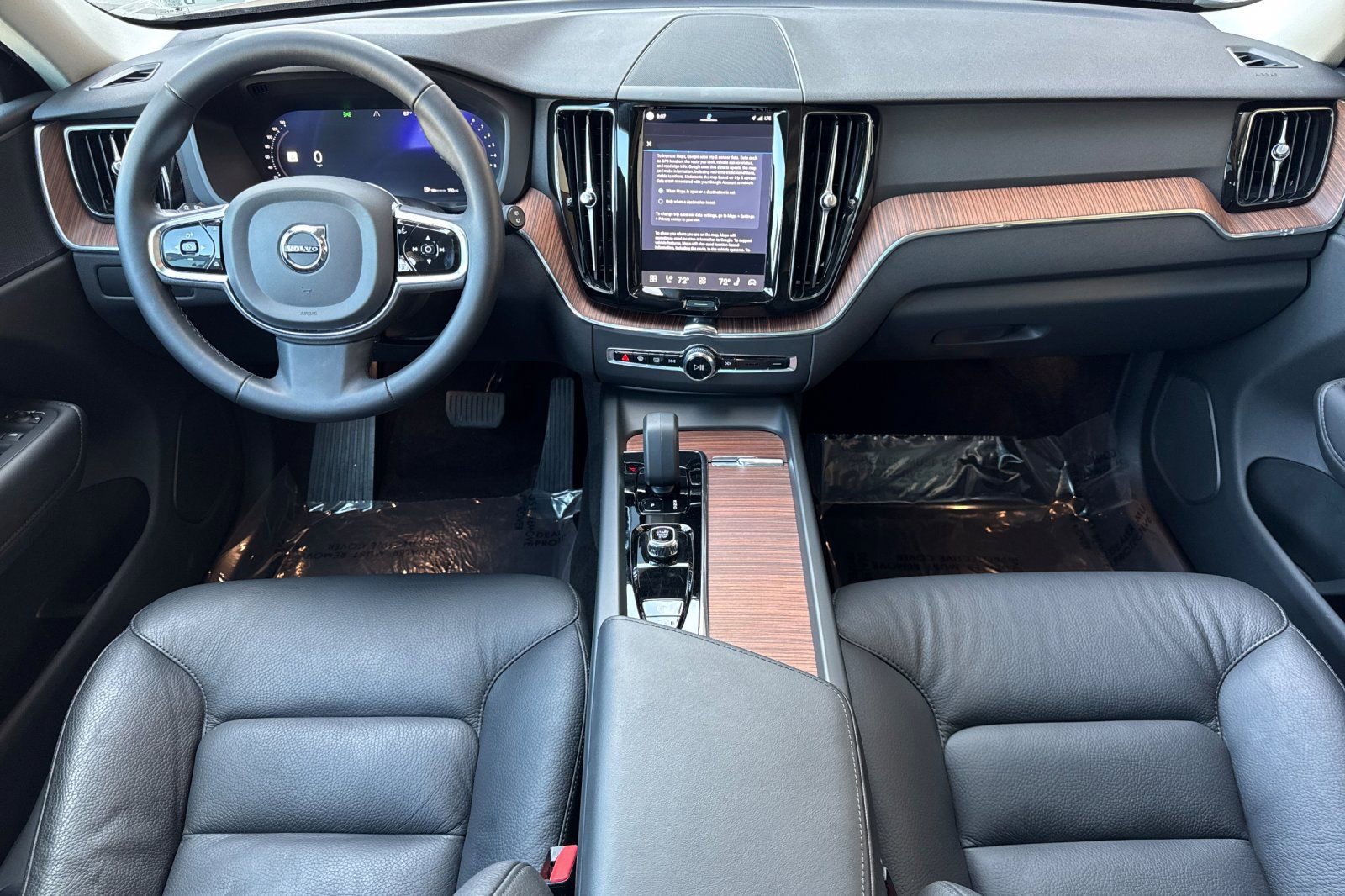Used 2024 Volvo XC60 B5 Plus w/ Protection Package Premier AWD/4WD image 3