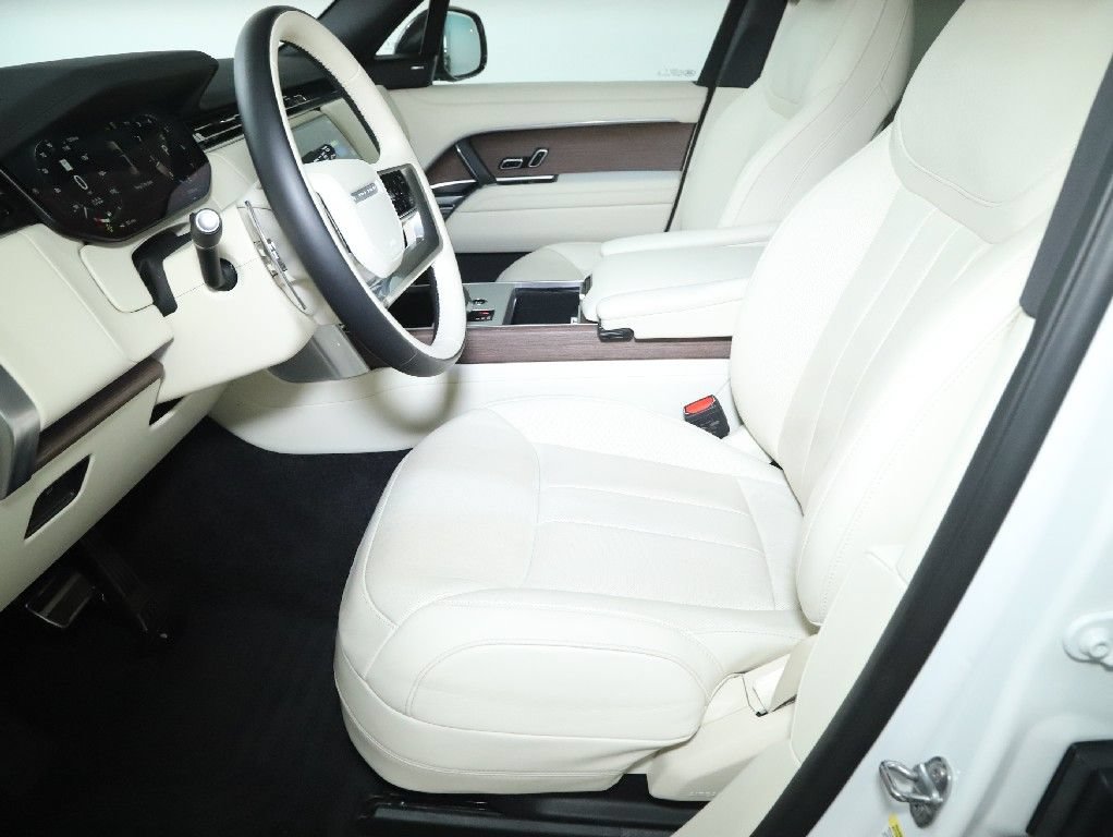 Used 2025 Land Rover Range Rover SE AWD/4WD image 17