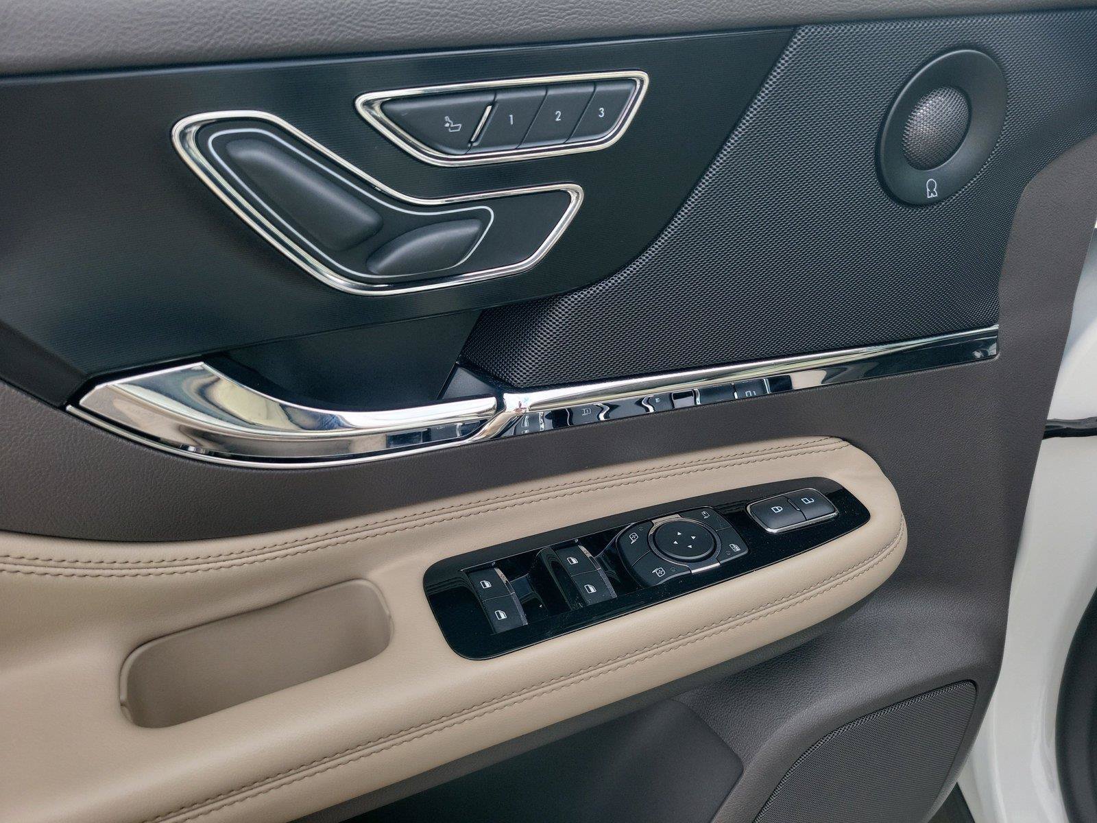 Used 2021 Lincoln Corsair Reserve w/ Elements Package FWD image 18