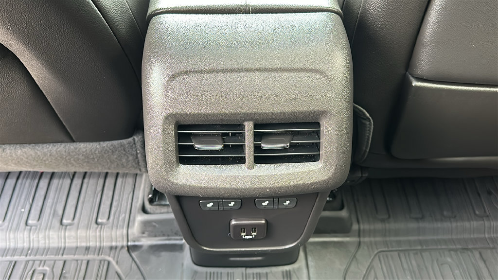 Used 2024 GMC Terrain Denali w/ Black Diamond Edition AWD/4WD image 32
