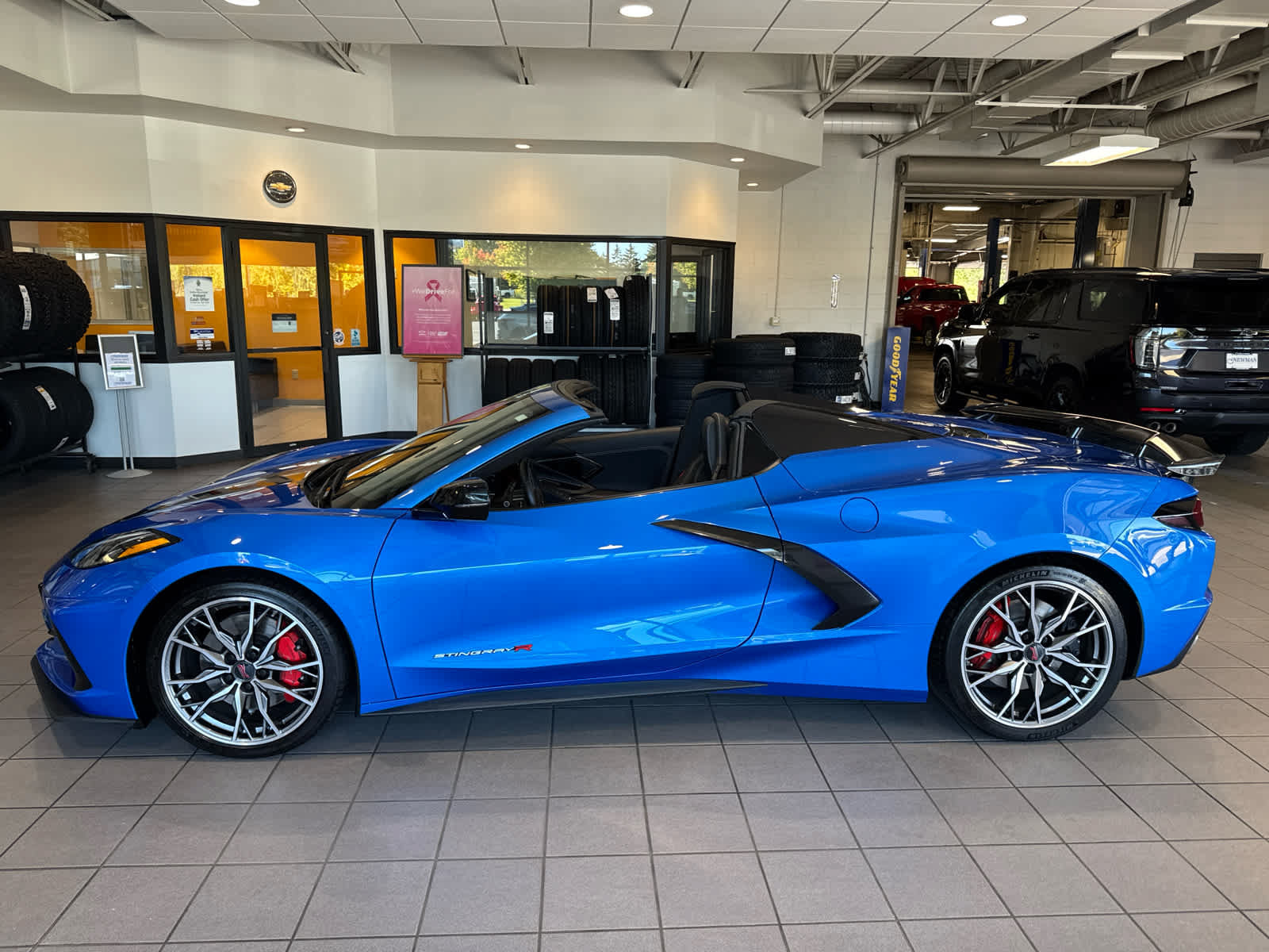 Used 2025 Chevrolet Corvette Stingray Preferred Conv w/ Z51 Performance Package RWD image 16