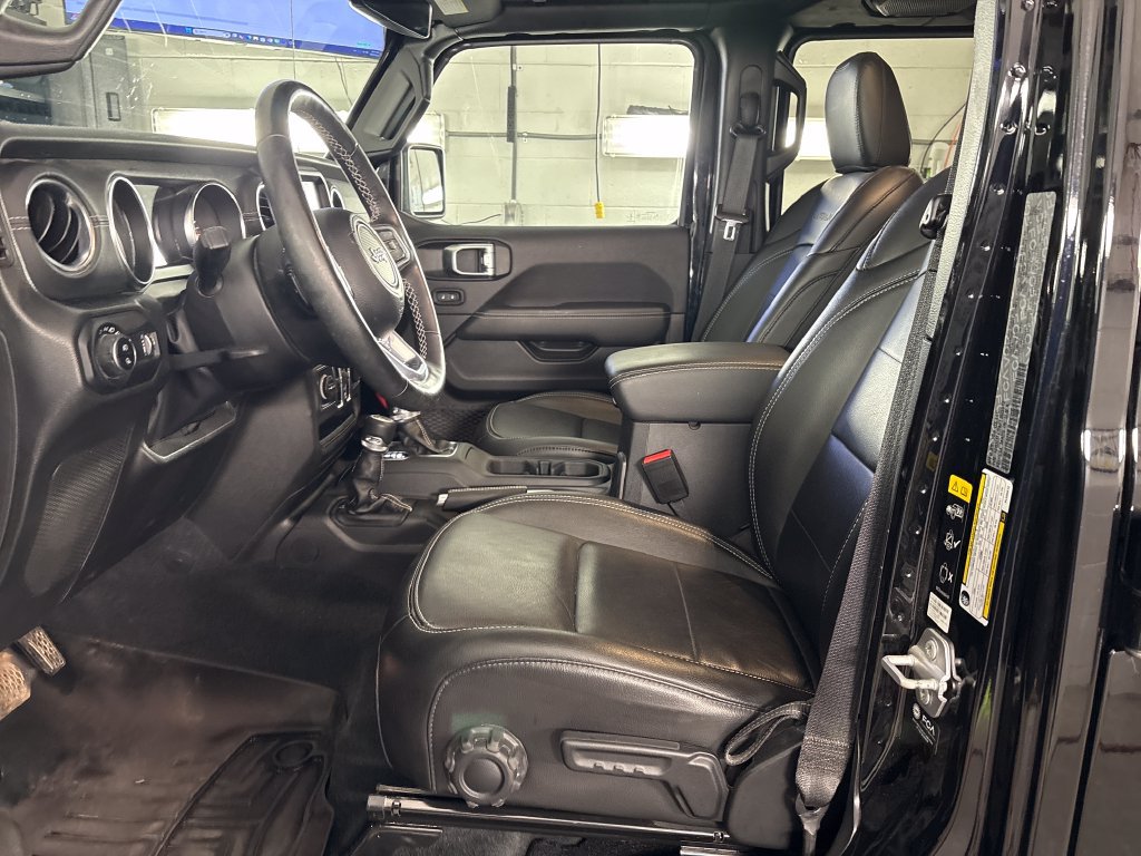 Used 2023 Jeep Gladiator Overland w/ Popular Equipment Package AWD/4WD image 14