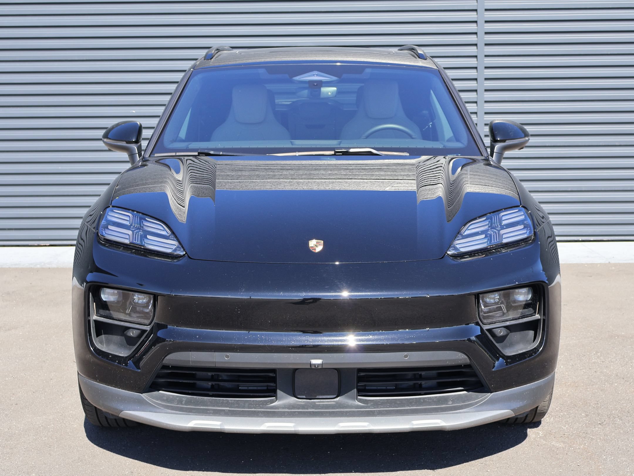 Certified 2025 Porsche Macan 4S Electric AWD/4WD image 7