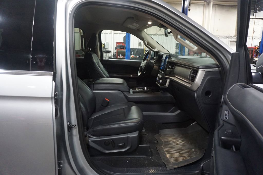 Used 2024 Ford Expedition XLT RWD image 17