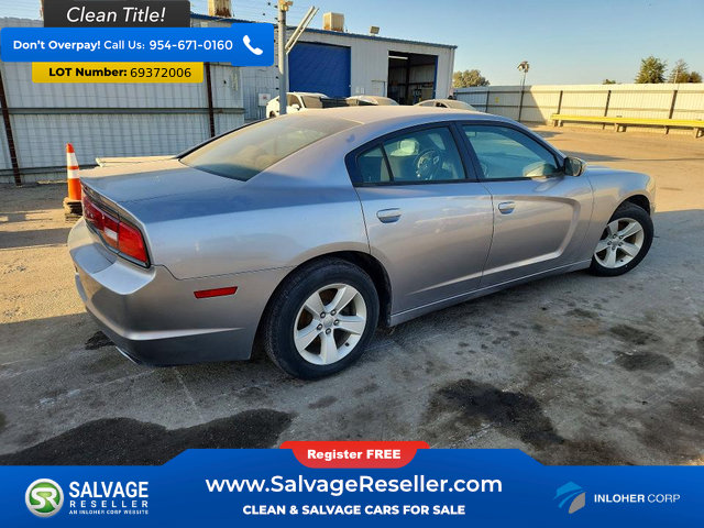 Used 2013 Dodge Charger SE RWD image 4