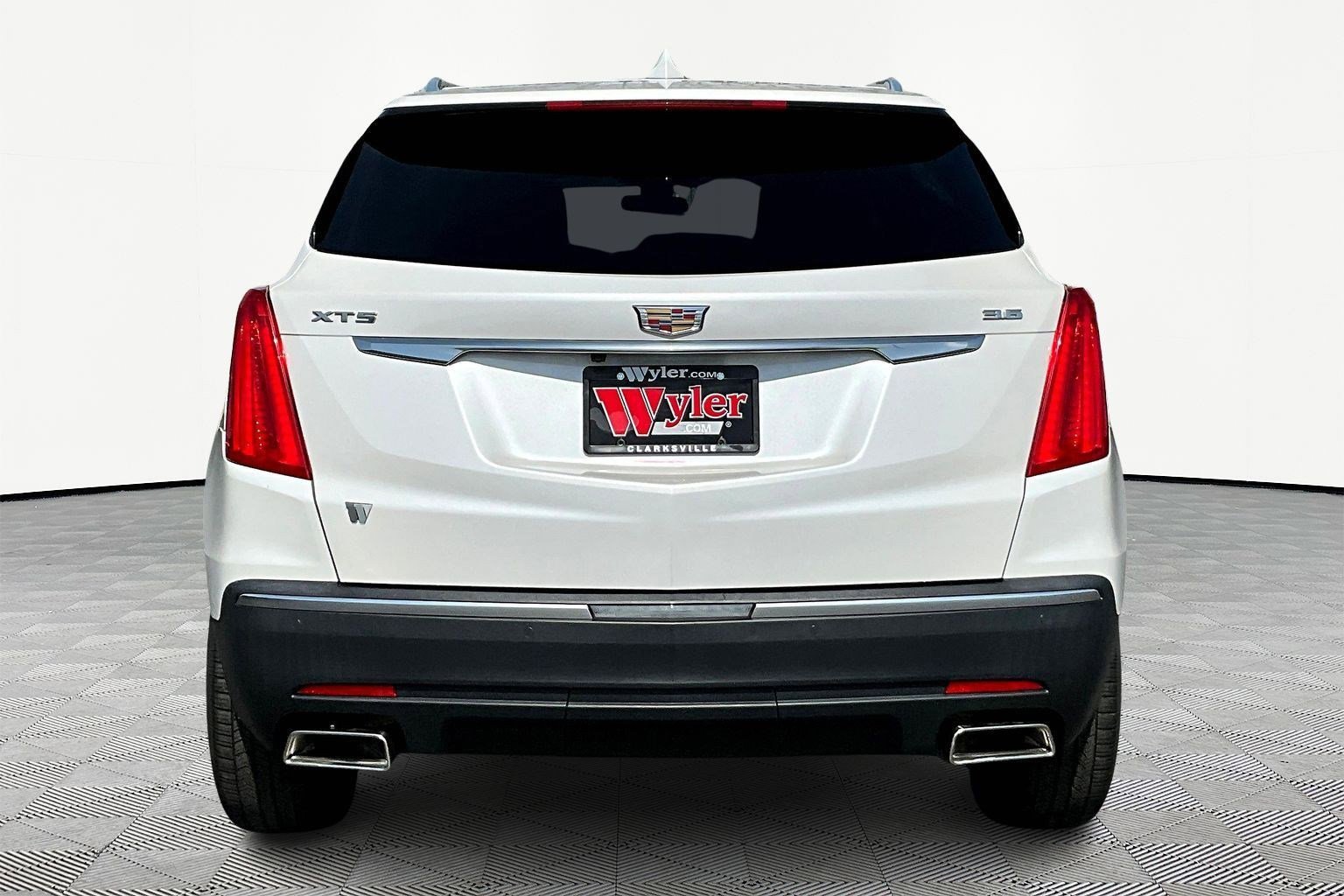 Used 2018 Cadillac XT5 Luxury w/ Driver Awareness Package image 5