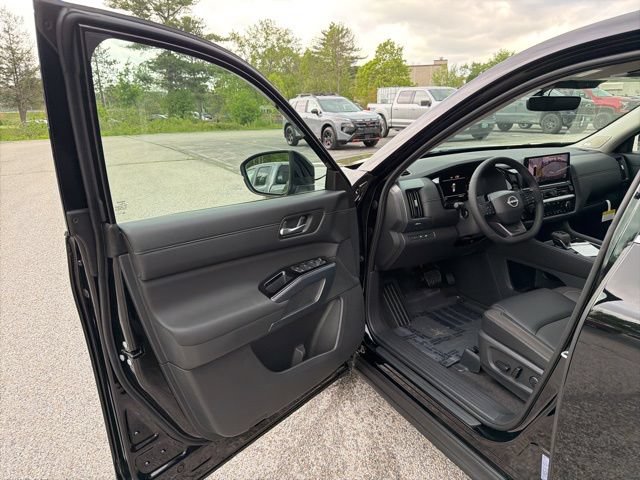 New 2026 Nissan Pathfinder SL w/ SL Premium Package AWD/4WD image 14