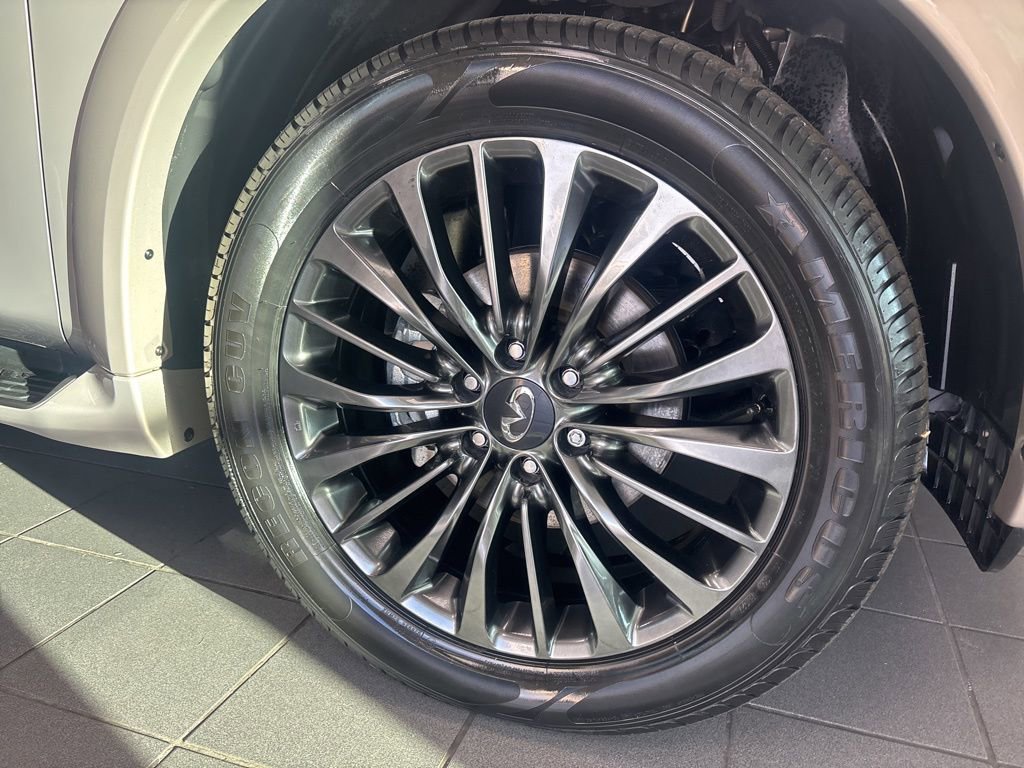 Used 2023 INFINITI QX80 Premium Select w/ All-Season Package image 10