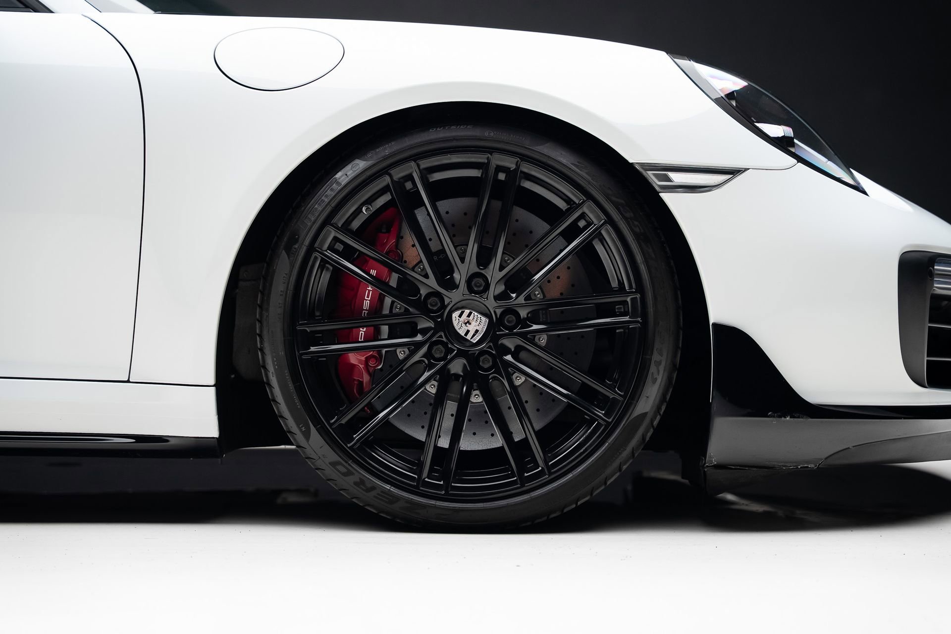 Used 2019 Porsche 911 Turbo image 42