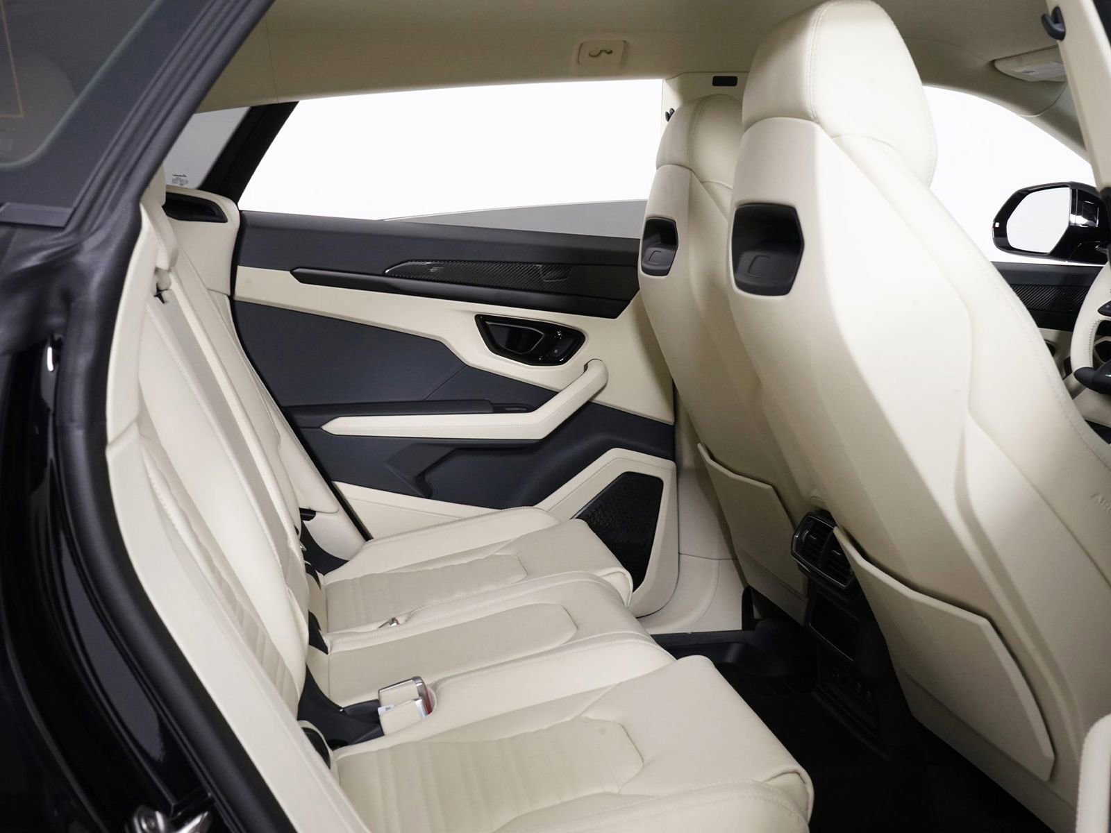 Used 2026 Lamborghini Urus SE AWD/4WD image 29