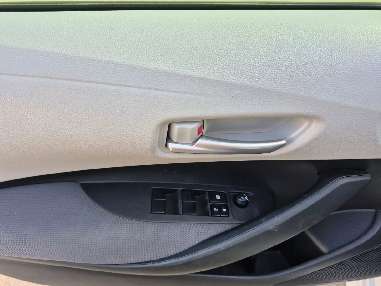 Used 2020 Toyota Corolla L FWD image 11