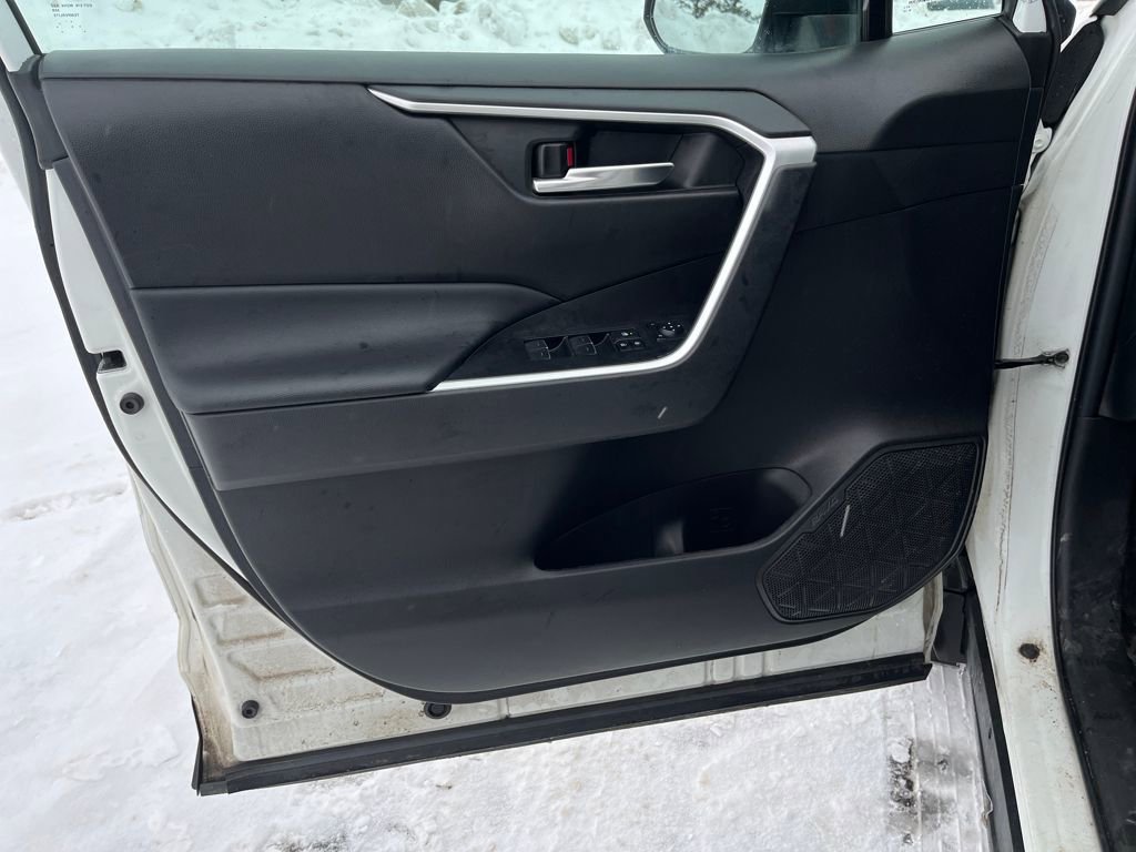 Used 2022 Toyota RAV4 XLE image 10