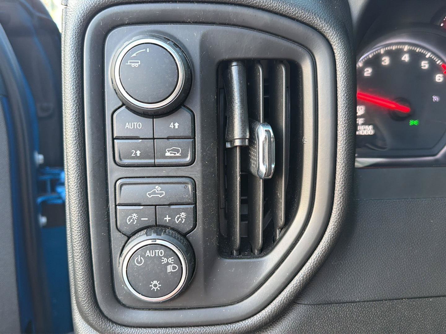 Used 2023 Chevrolet Silverado 1500 Custom AWD/4WD image 19