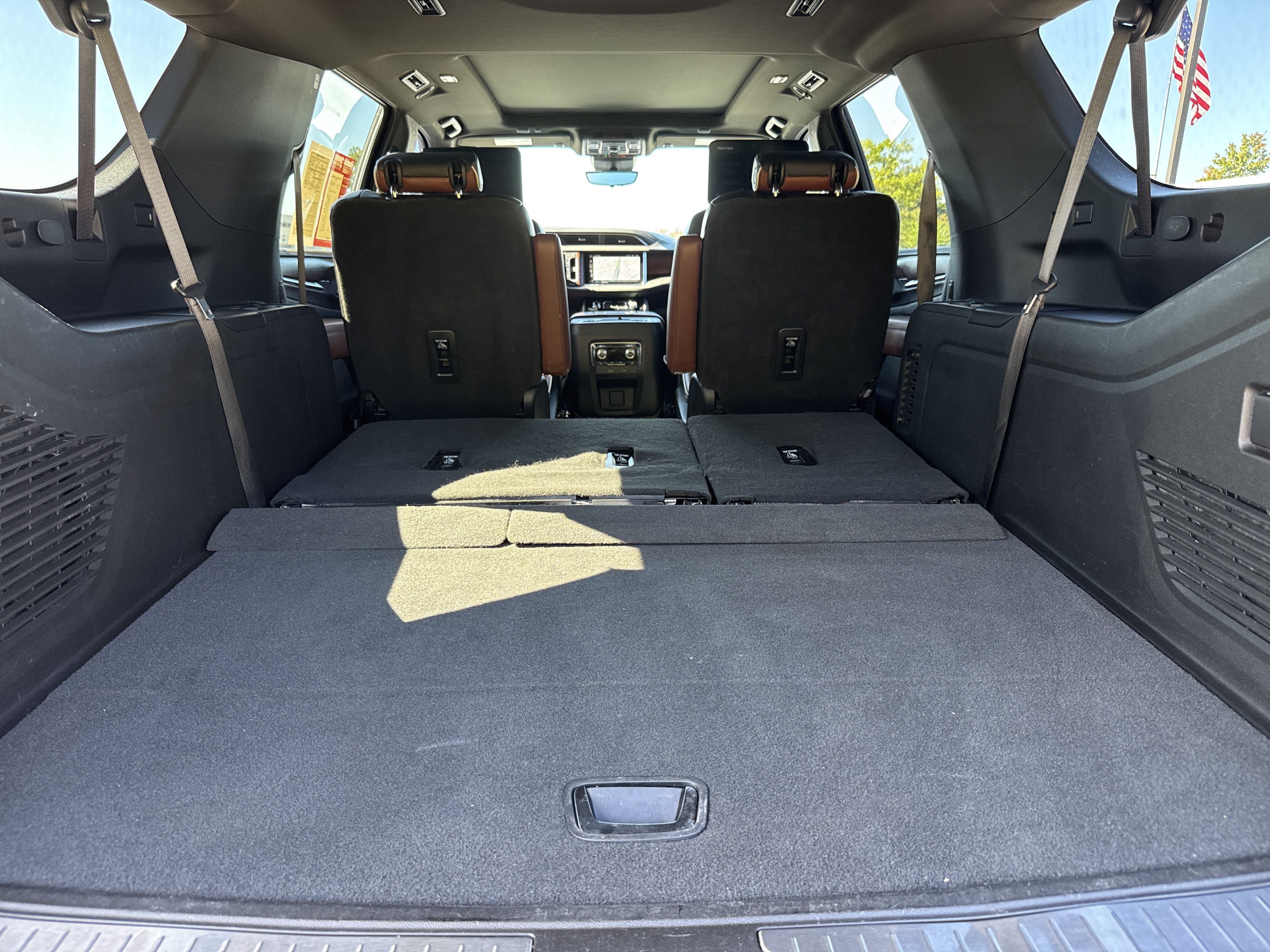 Used 2023 GMC Yukon XL Denali Ultimate w/ LPO, Floor Liner Package AWD/4WD image 37