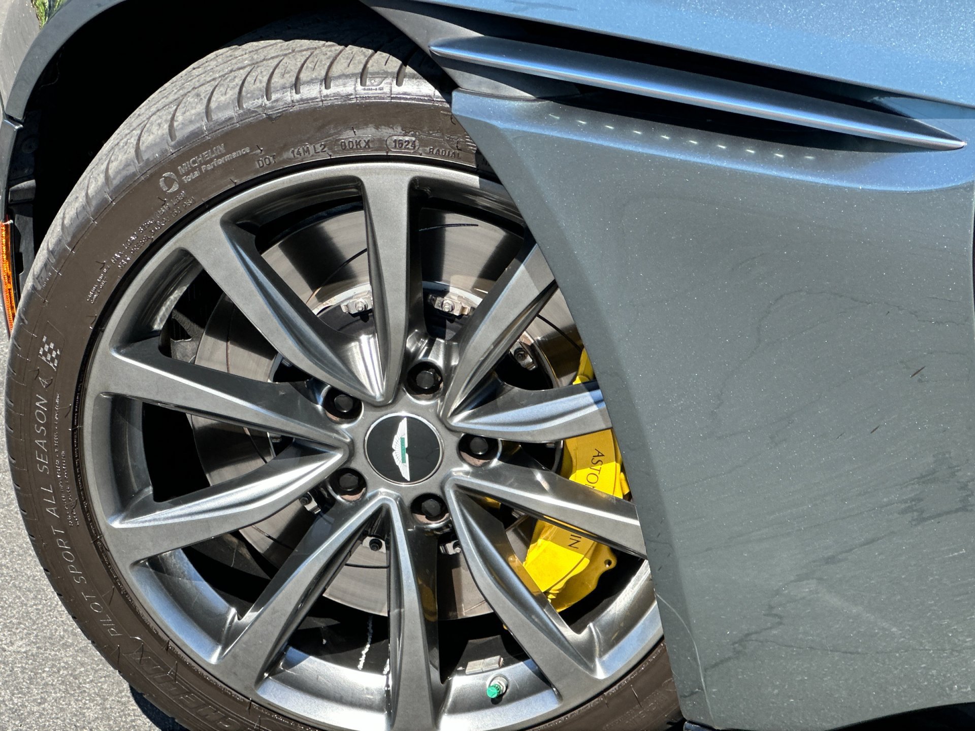 Used 2019 Aston Martin DB11 Volante RWD image 9