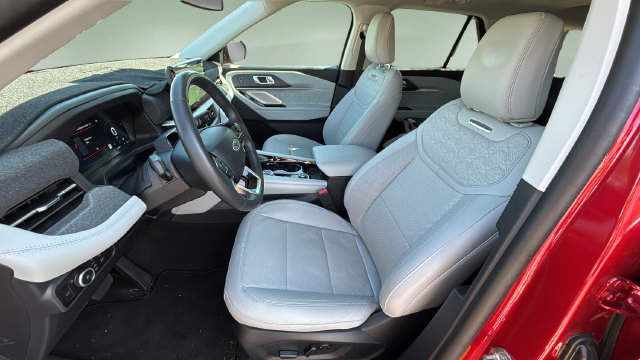 Used 2025 Ford Explorer Platinum w/ Ultimate Package AWD/4WD image 18