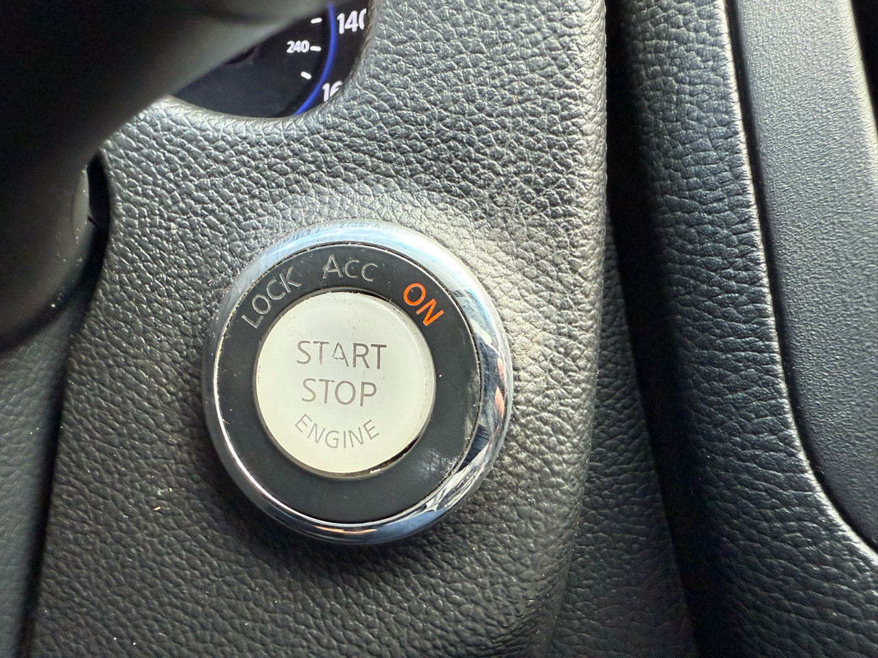 Used 2015 INFINITI Q40 AWD w/ Moonroof Package image 17