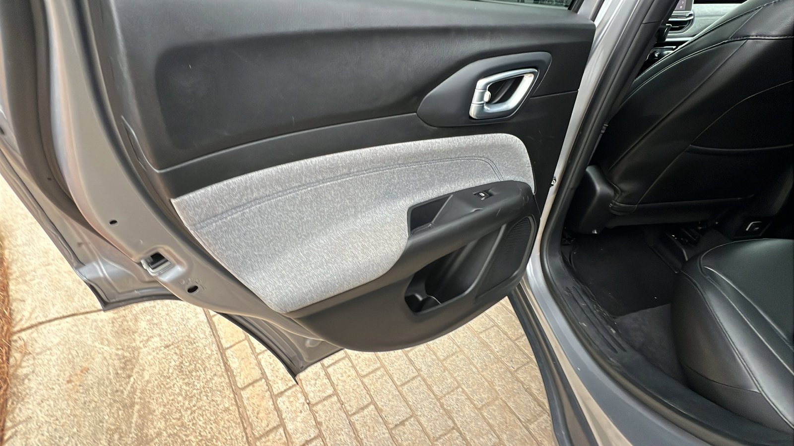 Used 2024 Jeep Compass Latitude image 22