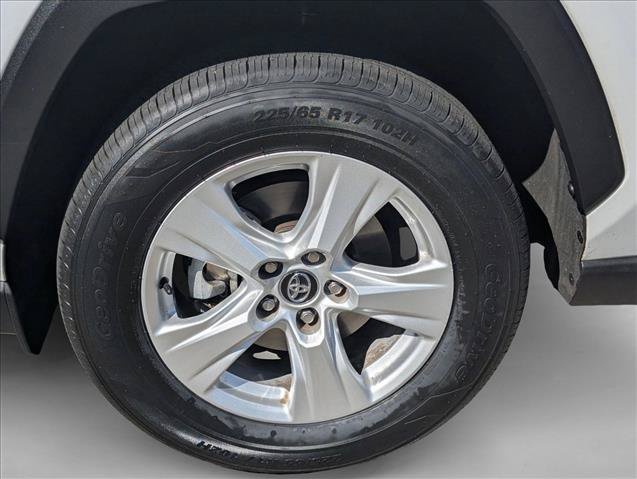 Certified 2020 Toyota RAV4 XLE w/ Convenience Package FWD image 24