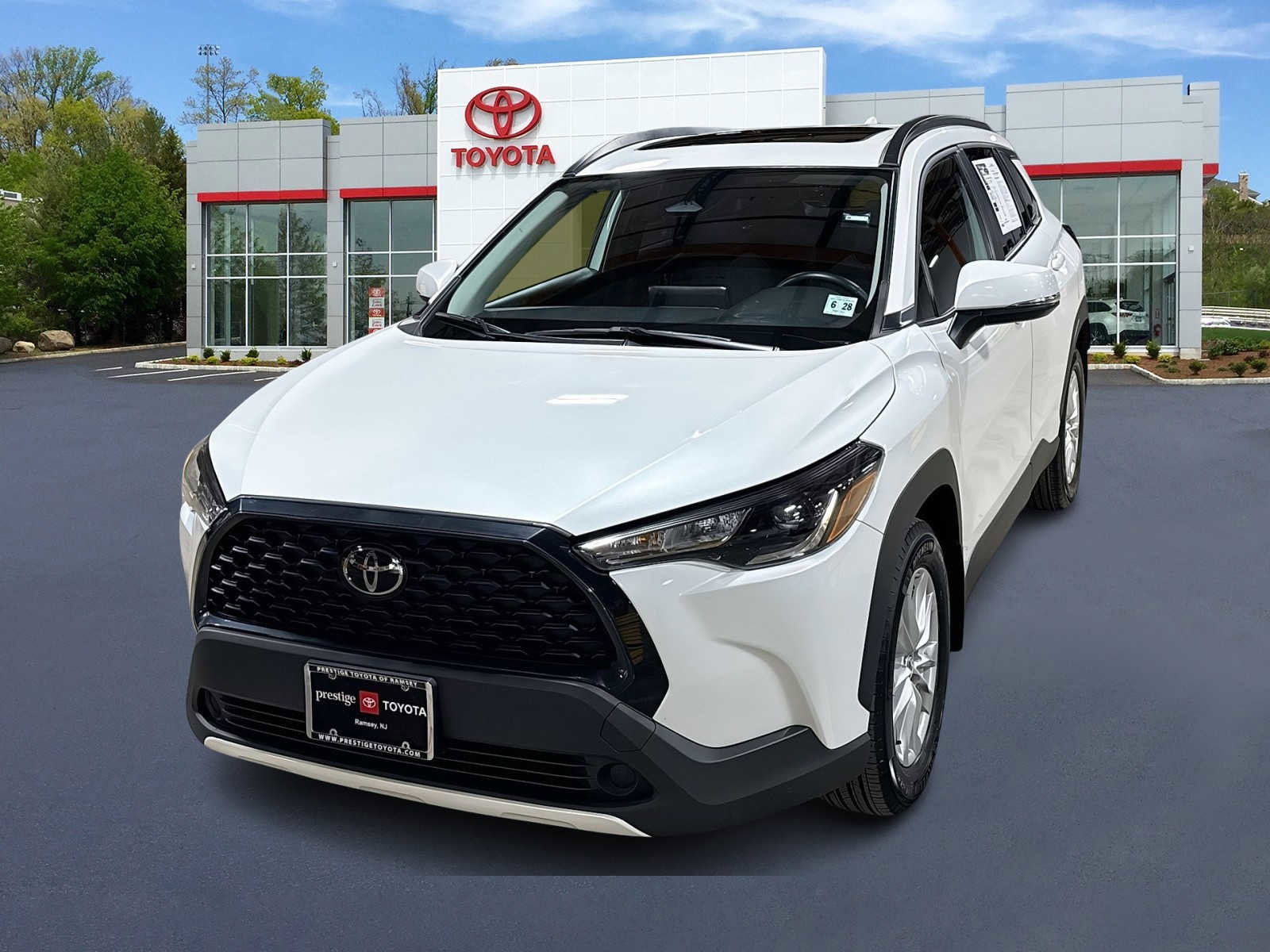 Certified 2023 Toyota Corolla Cross LE w/ Moonroof Package AWD/4WD image 1