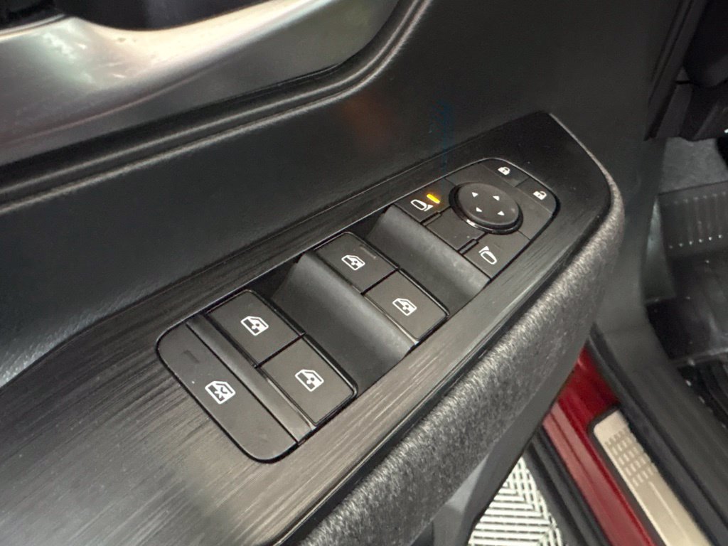 Used 2025 Nissan Kicks SV w/ Illumination Package FWD image 19