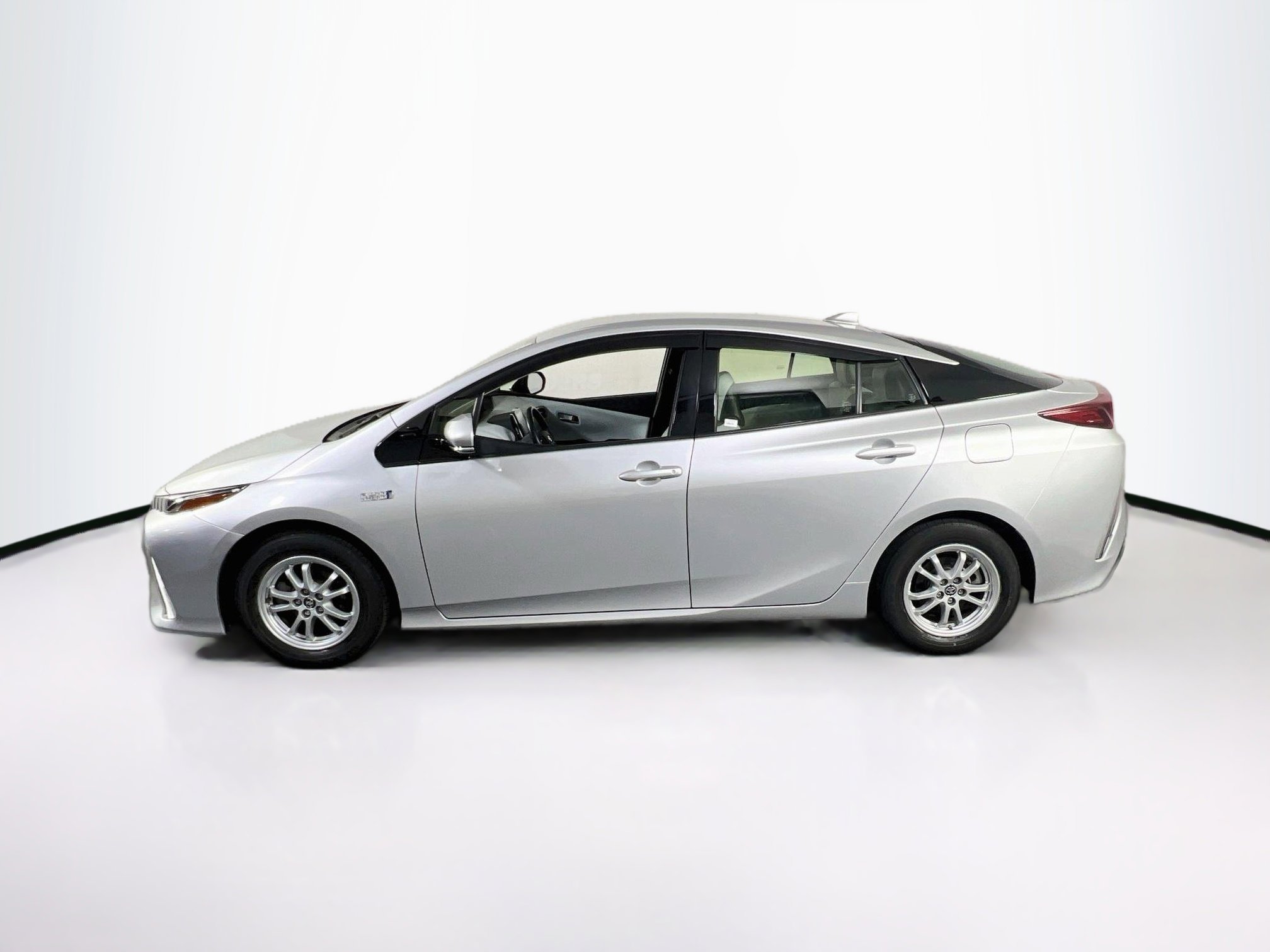 Used 2018 Toyota Prius Prime Premium FWD image 8