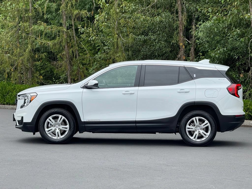Used 2024 GMC Terrain SLE AWD/4WD image 3