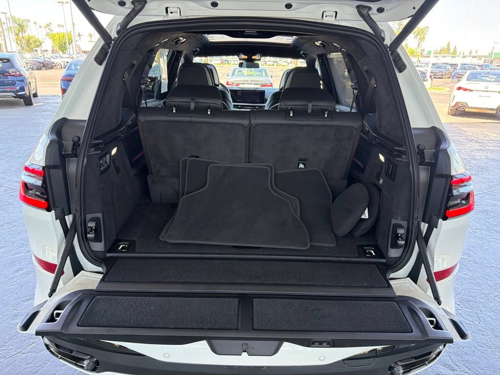 Used 2027 BMW X7 xDrive40i w/ M Sport Package AWD/4WD image 27
