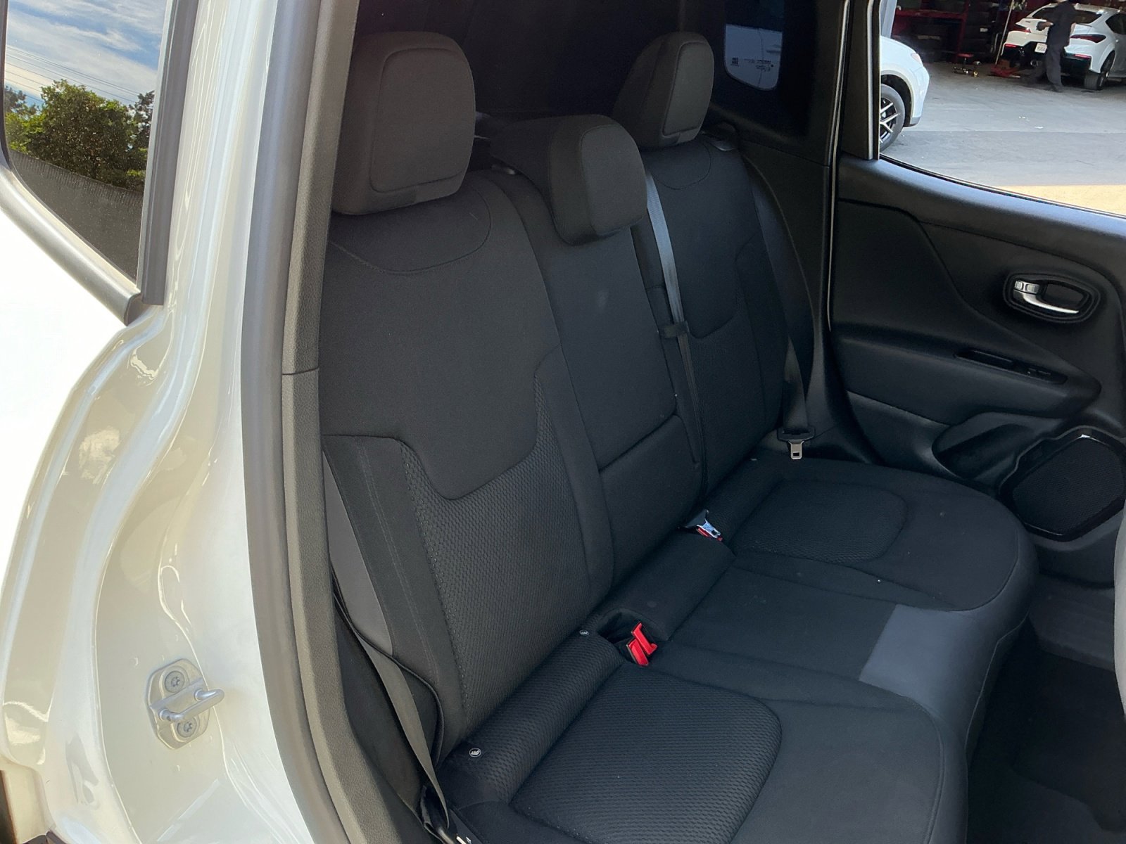 Used 2019 Jeep Renegade Altitude w/ Quick Order Package 2XM FWD image 19