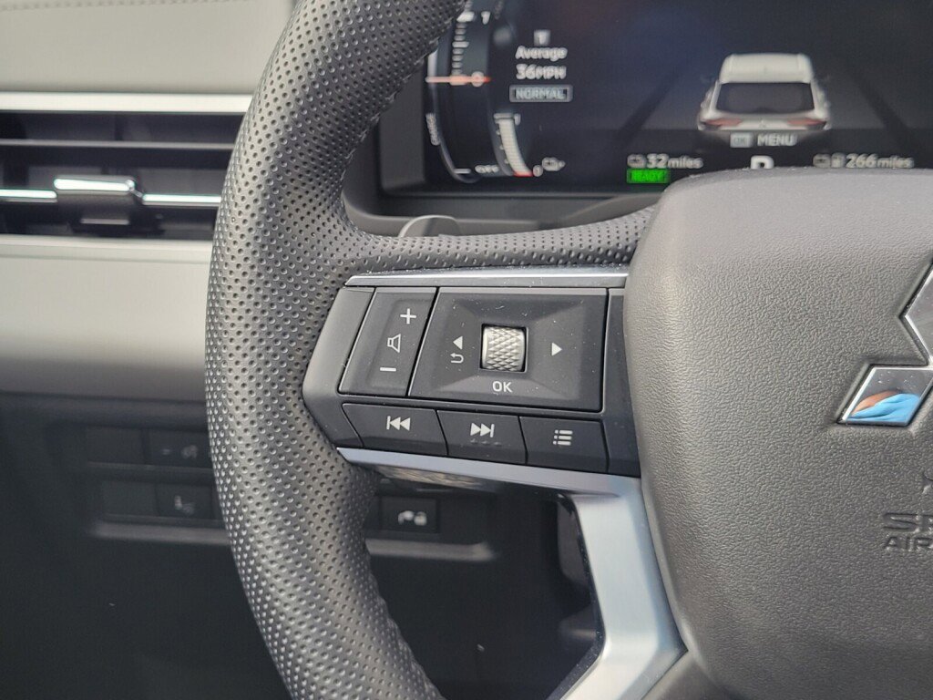 Used 2023 Mitsubishi Outlander SEL image 29