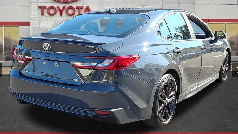 Used 2025 Toyota Camry SE w/ Convenience Package FWD image 5