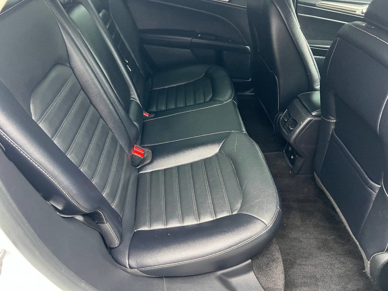 Used 2018 Ford Fusion SE w/ Equipment Group 602A FWD image 22