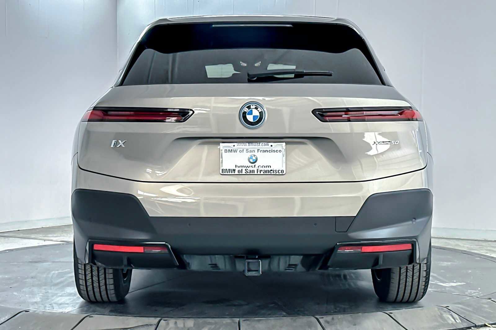 Used 2023 BMW iX xDrive50 w/ Premium Package image 7