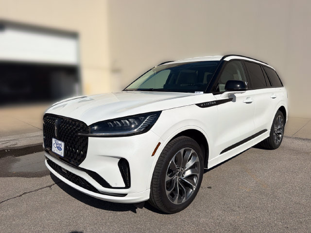 New 2026 Lincoln Aviator AWD w/ Jet Appearance Package image 11