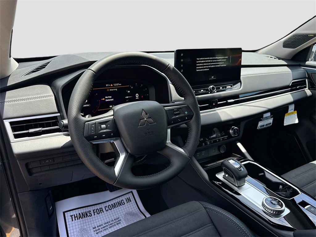 New 2025 Mitsubishi Outlander SE image 9