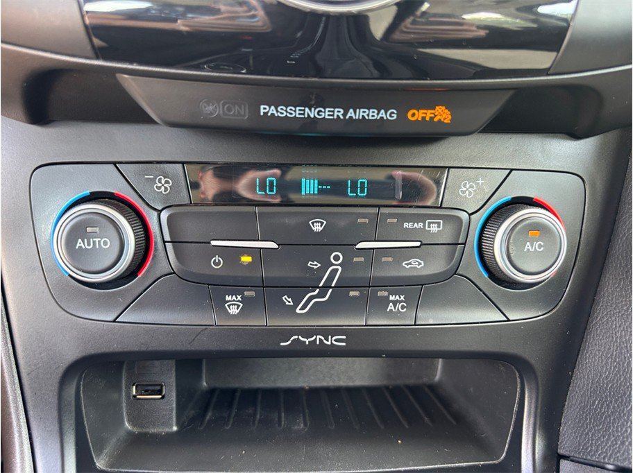Used 2017 Ford Focus SEL FWD image 23