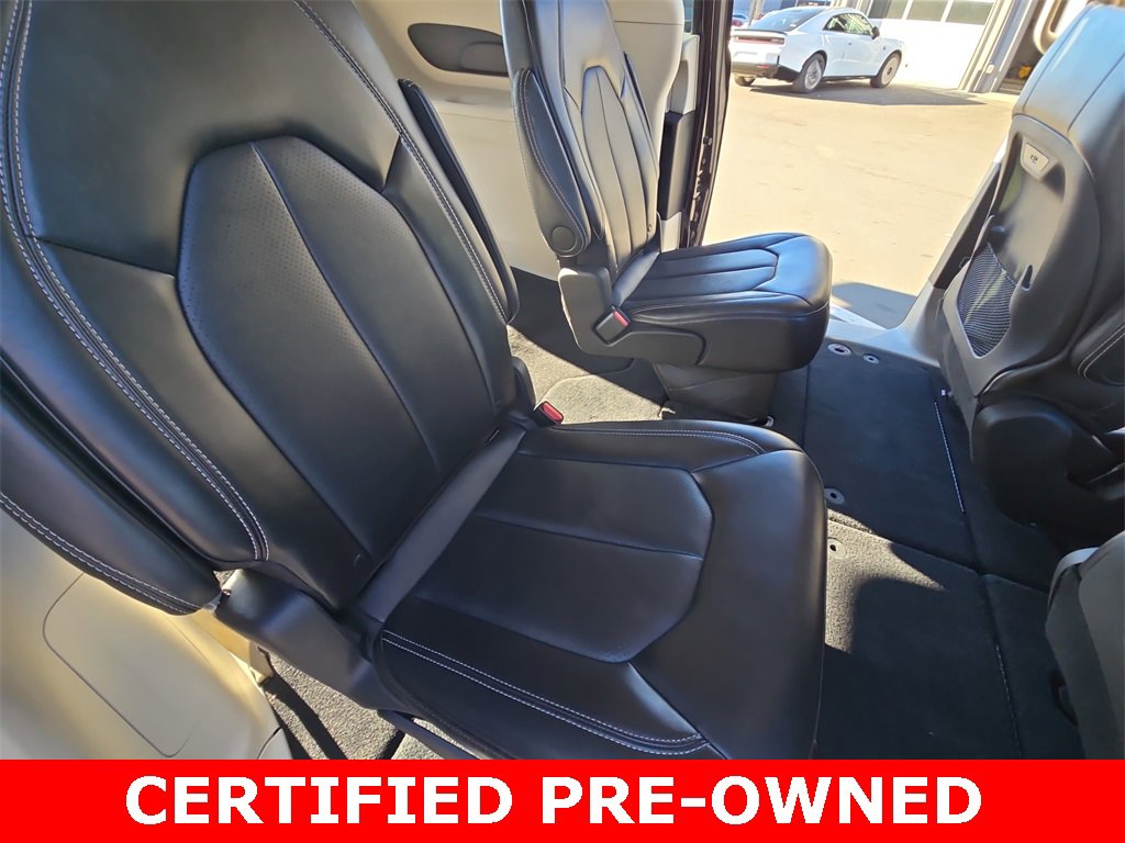 Used 2024 Chrysler Pacifica Touring-L image 11