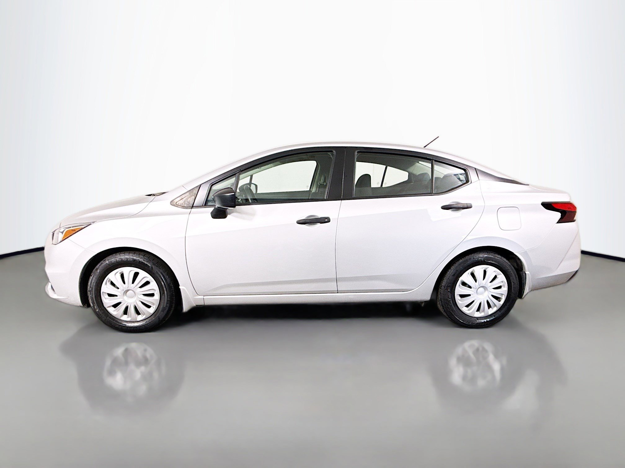 Used 2022 Nissan Versa S w/ Trunk Package image 6