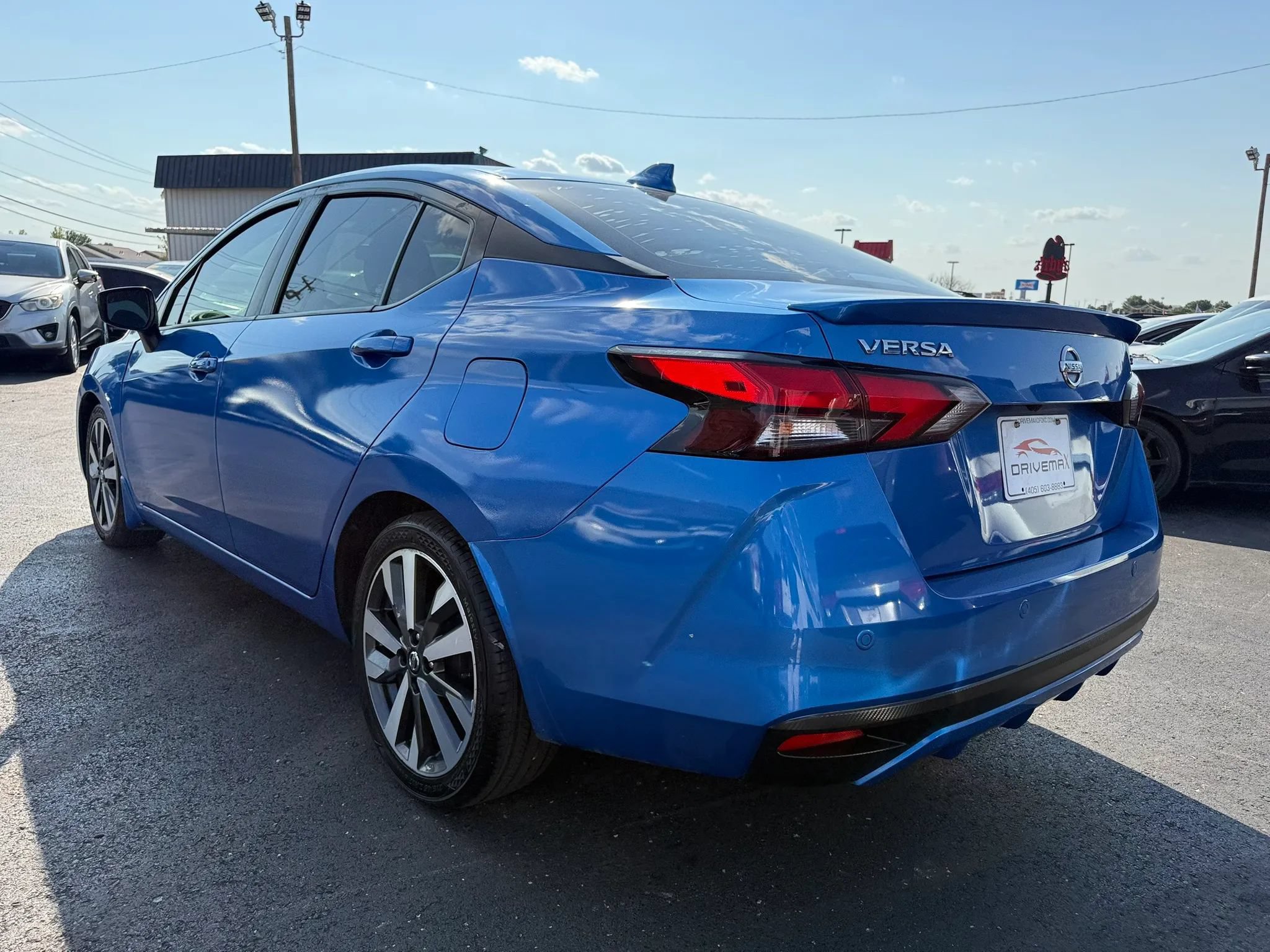 Used 2020 Nissan Versa SR FWD image 5