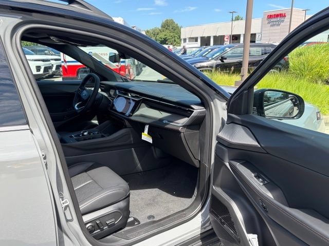 New 2026 Jeep Cherokee Overland w/ Advanced Pro Tech Group AWD/4WD image 28