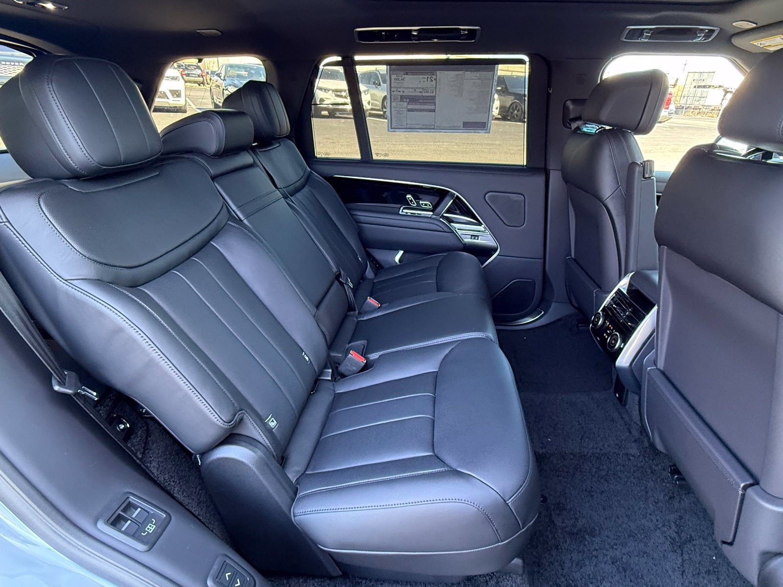 New 2026 Land Rover Range Rover Long Wheelbase SE AWD/4WD image 18