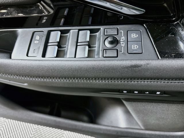 Used 2023 Land Rover Range Rover Evoque R-Dynamic SE AWD/4WD image 20
