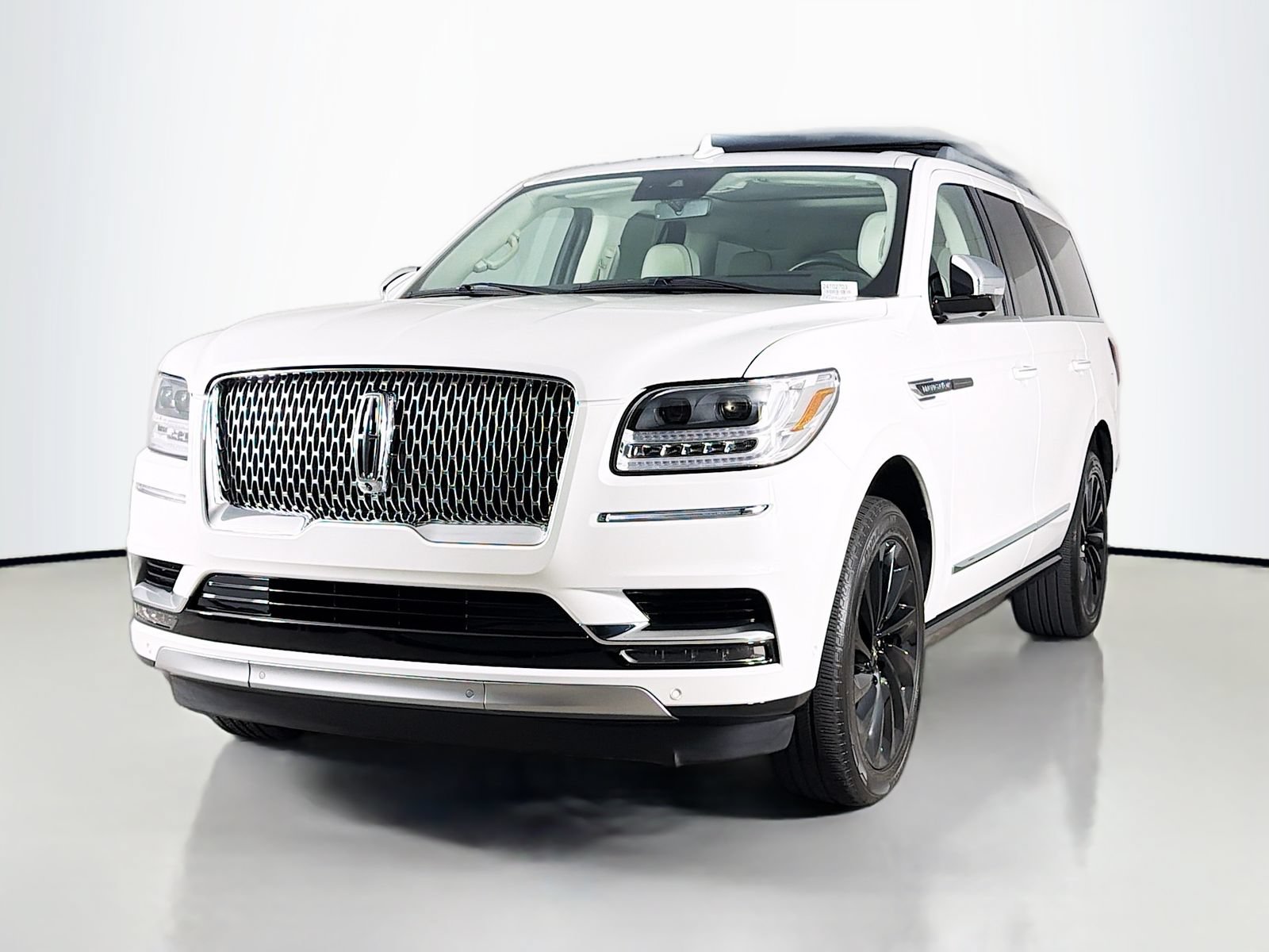 Used 2021 Lincoln Navigator Black Label w/ Cargo Convenience Package AWD/4WD image 3