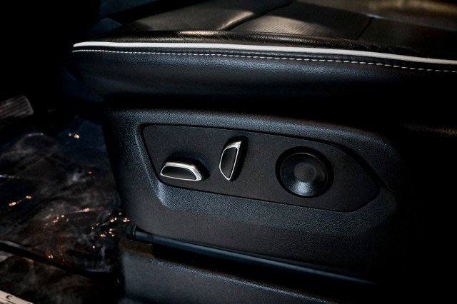 Used 2023 Cadillac Escalade ESV Premium Luxury image 47