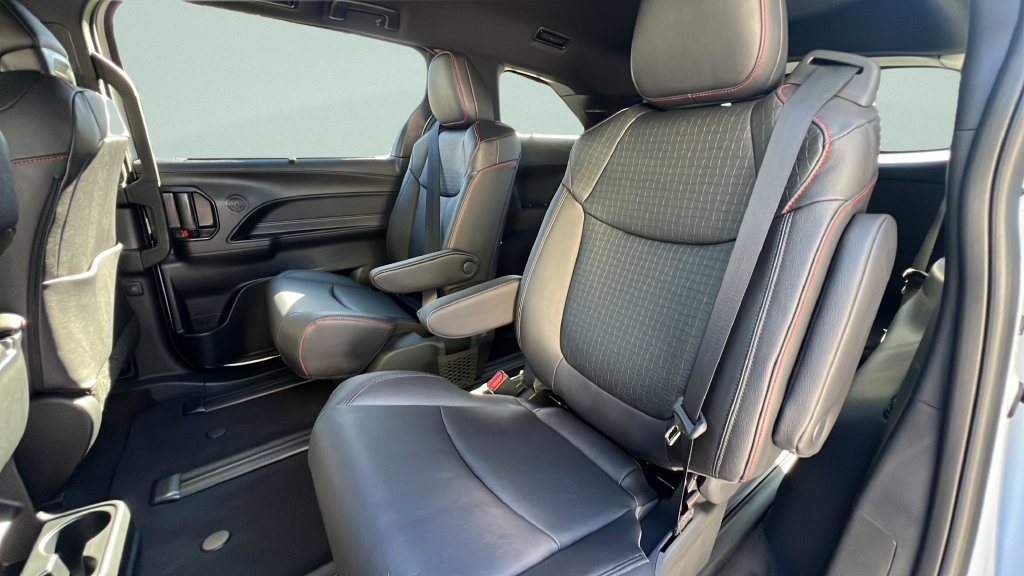 New 2026 Toyota Sienna XSE FWD image 9