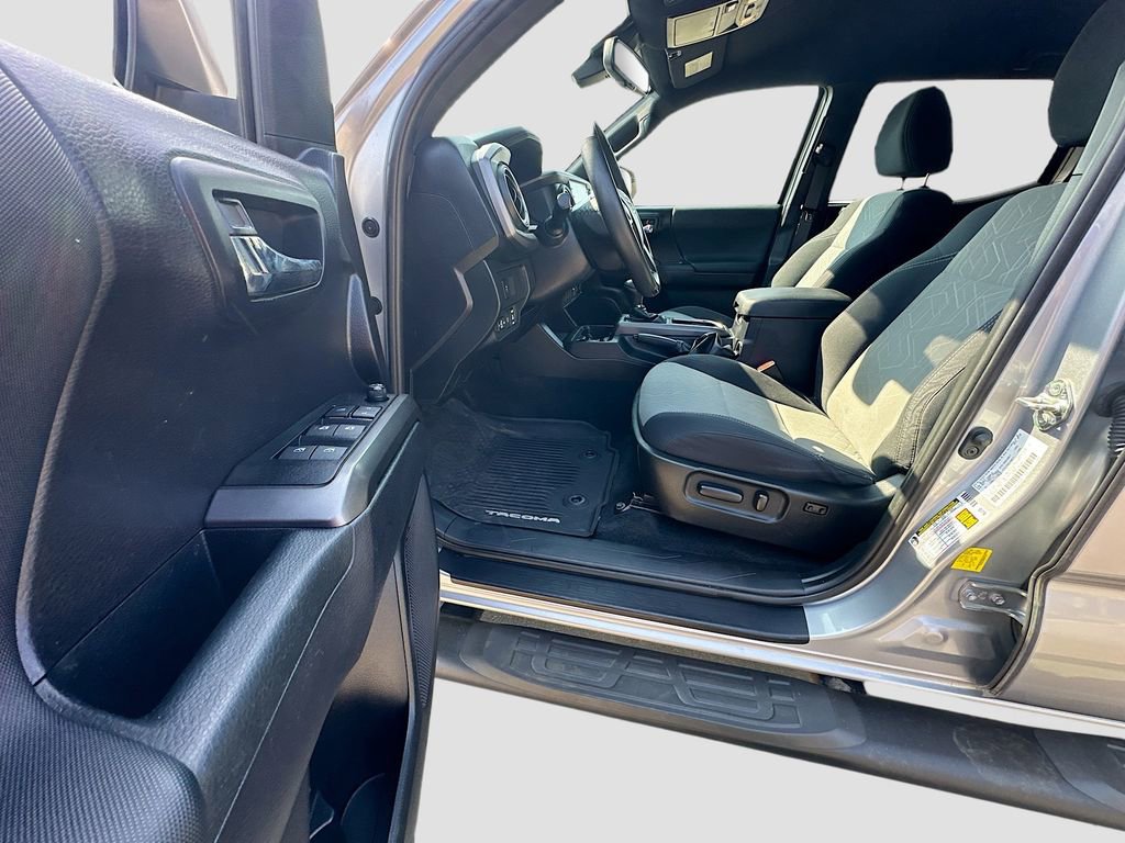 Used 2021 Toyota Tacoma TRD Sport w/ Technology Package image 12