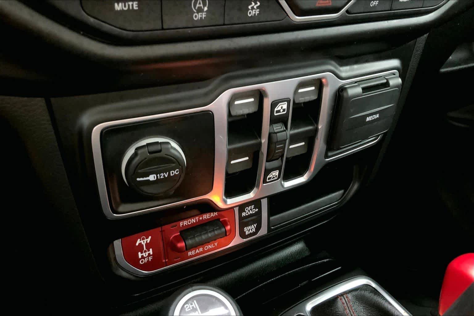 Used 2021 Jeep Gladiator Rubicon w/ Cold Weather Group AWD/4WD image 28