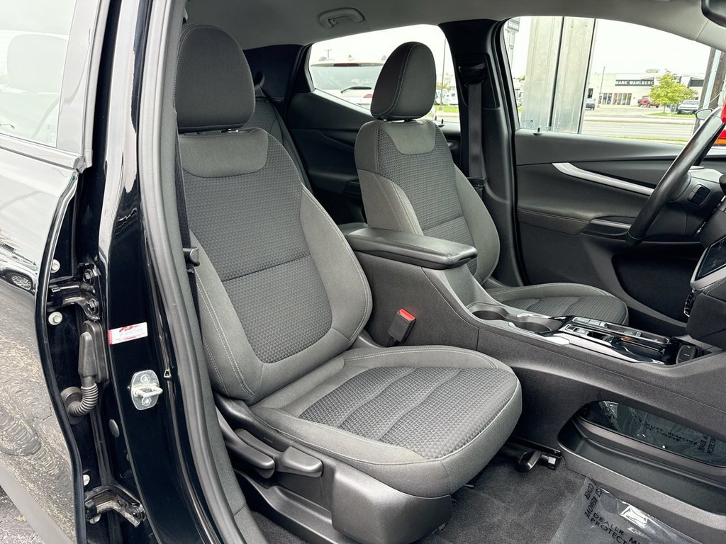 Used 2022 Chevrolet Bolt EUV LT w/ Comfort Package FWD image 25