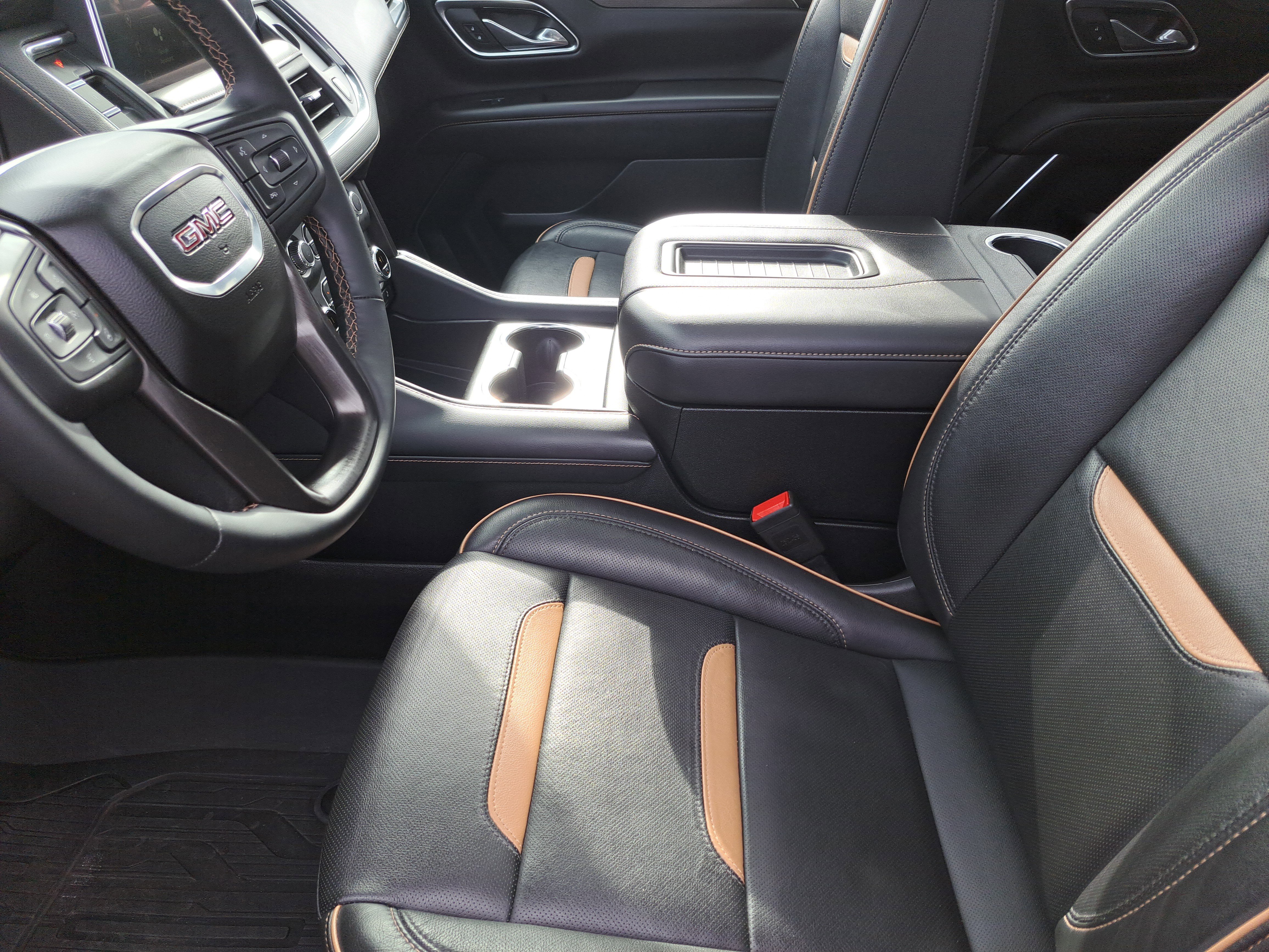 Used 2024 GMC Yukon AT4 w/ Technology Package image 13