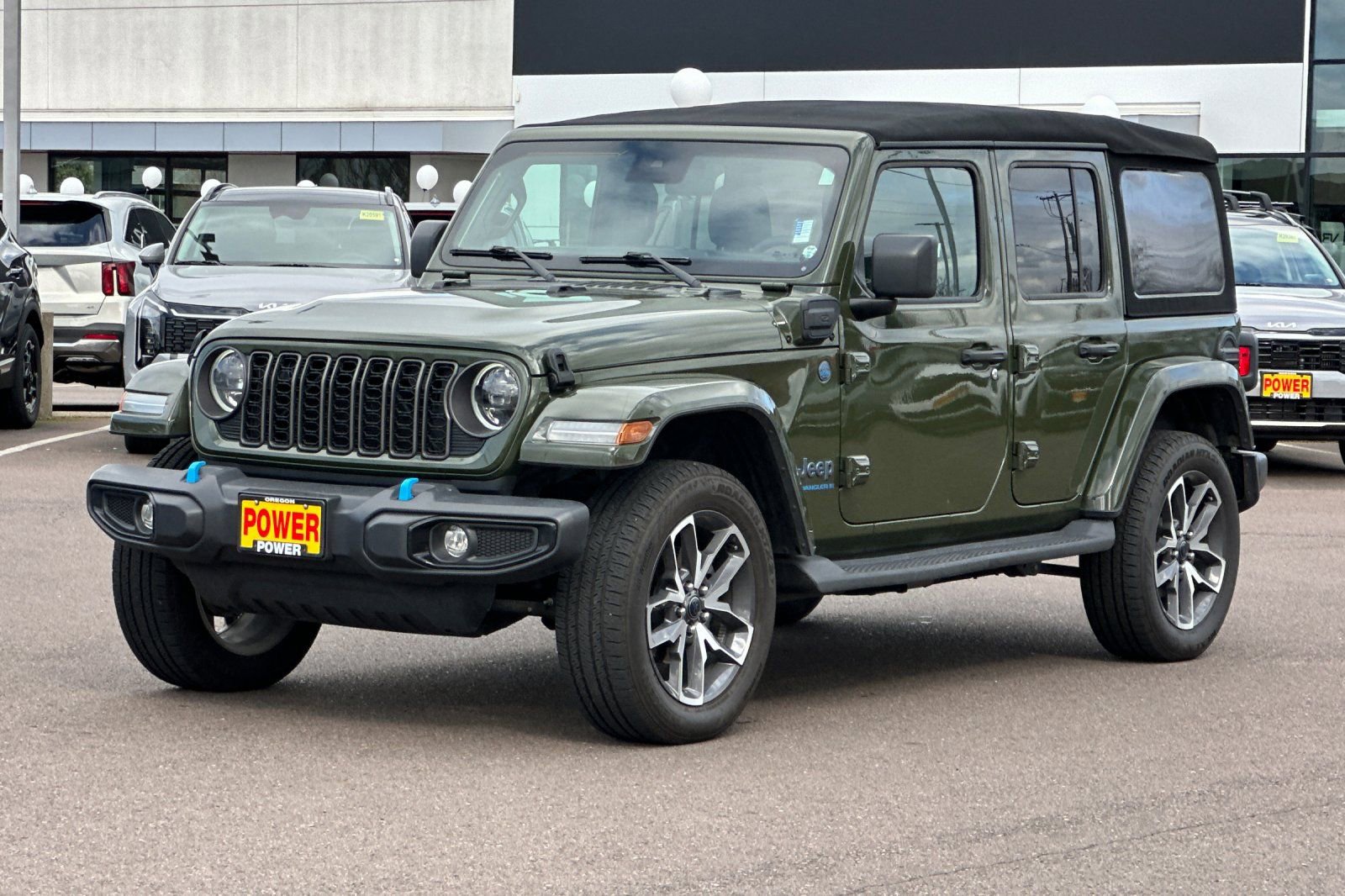 Used 2024 Jeep Wrangler Unlimited w/ Technology Group image 8